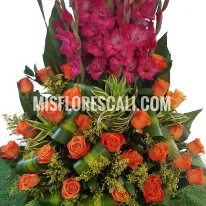 Arreglo floral con rosas color salmon | Mis Flores Cali