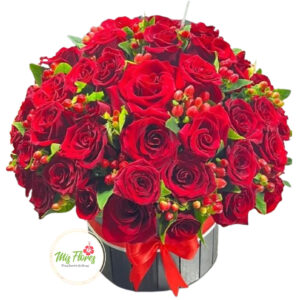 Arreglo de rosas en cilindro