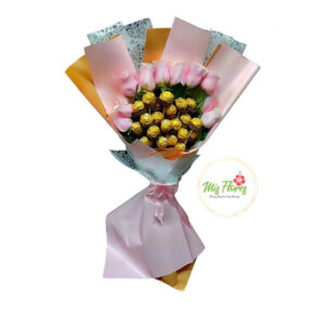 Bouquet de rosas con chocolates Ferrero