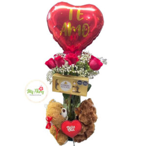 Jarrón de rosas con peluches