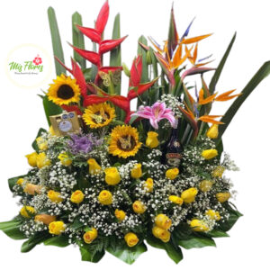 Arreglo floral con chocolates y Baileys