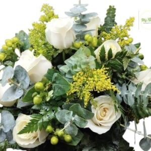 Centro De Mesa Con Rosas Blancas