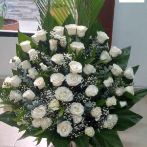 Arreglo Con Rosa Blanca