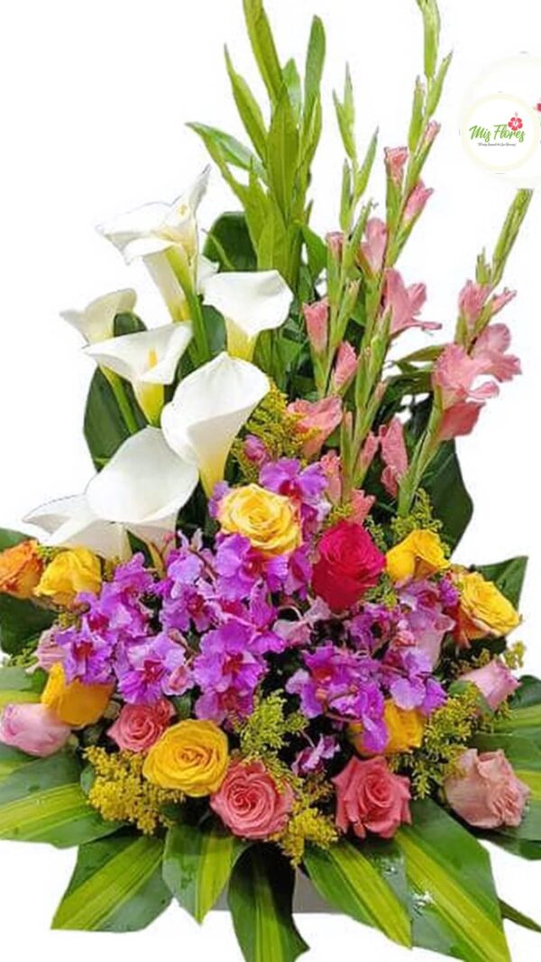 Arreglo Floral con rosas y orquideas