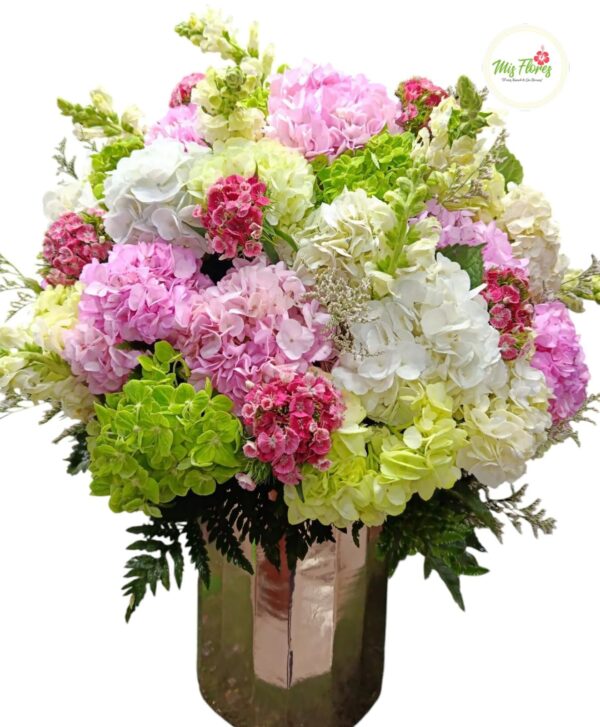 Cilindro de madera con hortensias