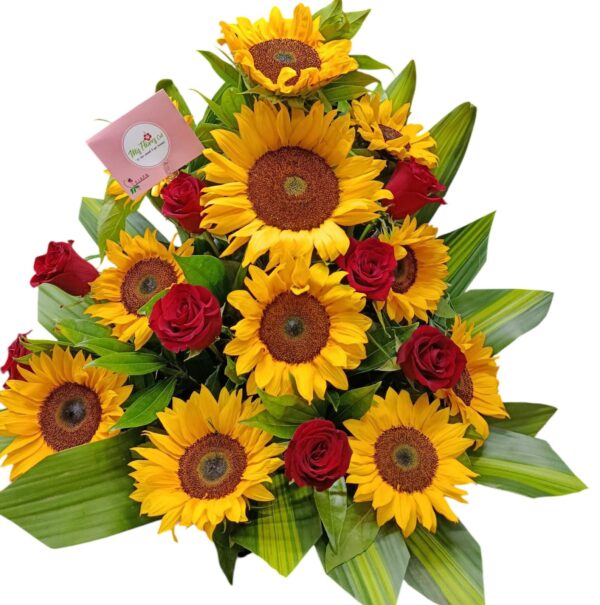 Arreglo Floral Con Rosas Y  Girasoles