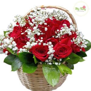 Canasta de rosas rojas