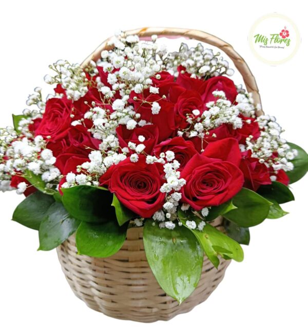 Canasta de rosas rojas
