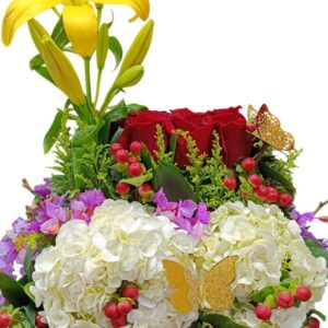 Arreglo floral en rosas, lirios y hortensias
