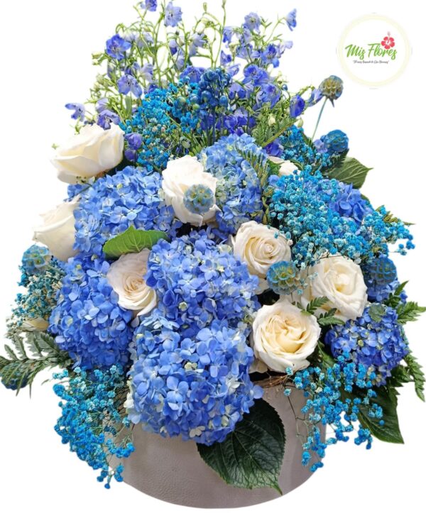 Cilindro Con Hortensias y Rosas