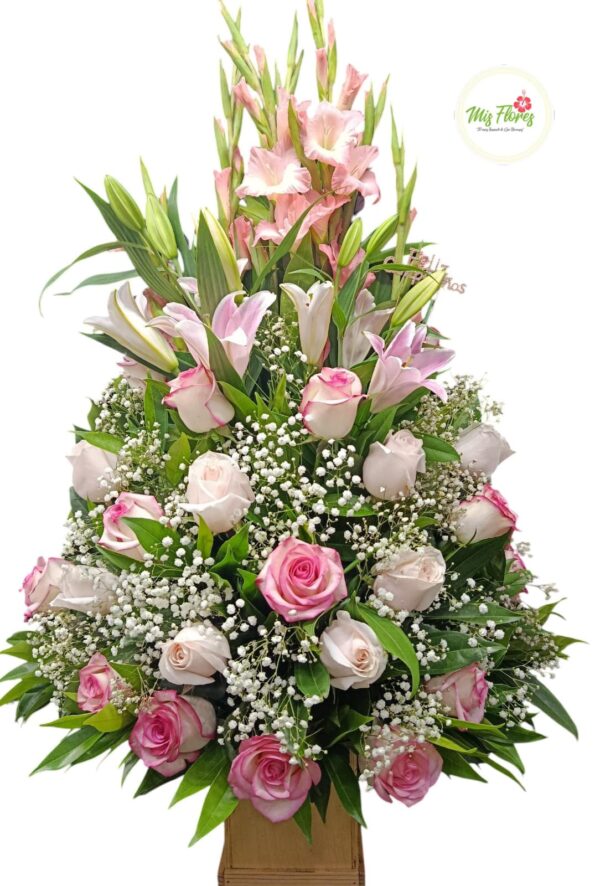 Arreglo Floral Con Rosas Rosadas y Lirios