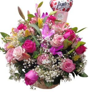 Canasto Con Rosas y Lirios
