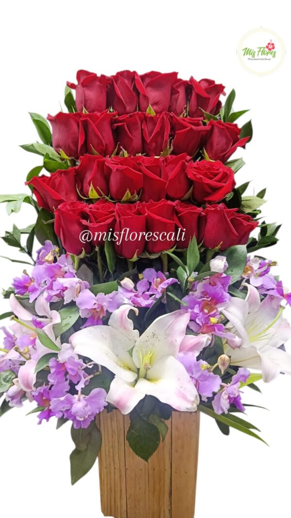 Arreglo Floral Con Rosas y Orquideas