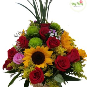 Canasta Con Rosas  Y Girasoles
