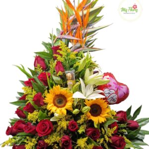 Arreglo Floral Con Rosas y Girasoles