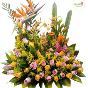 Arreglo Floral Con Rosas Y Orquidea