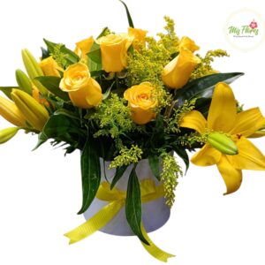 Cilindro Con Rosas Y Lirios Amarillos