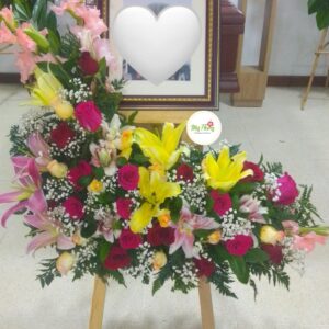 Arreglo  Fúnebre Con Rosas Y Lirios.