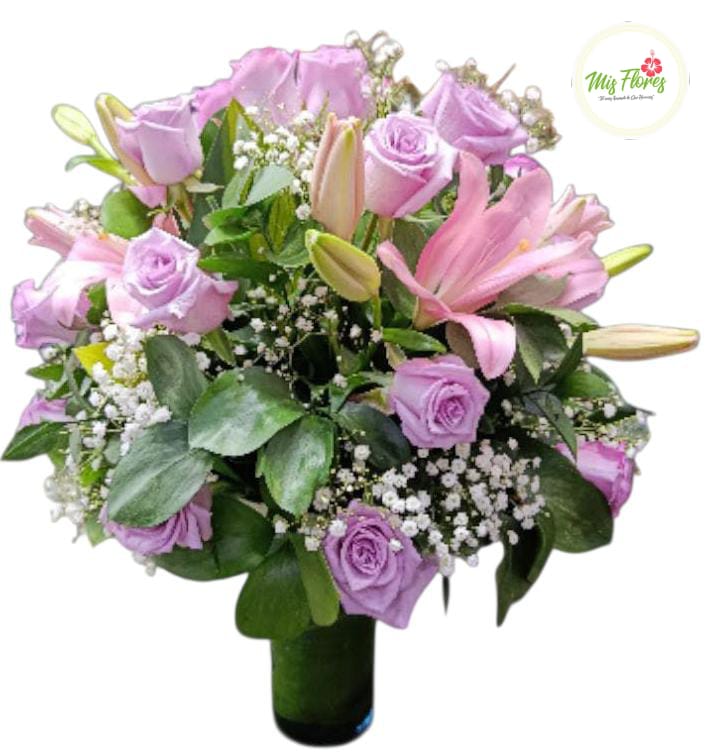 Jarrón Con Rosas Lilas Y Lirios