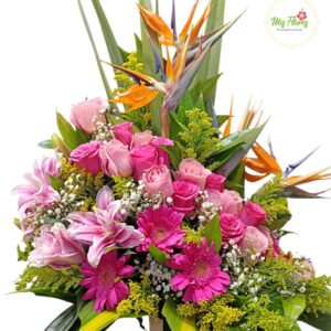 Arreglo Floral Con Rosas Y Gerberas.