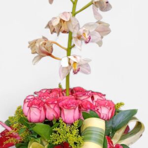 Arreglo Con Rosas Y Orquídeas