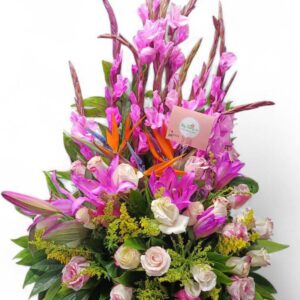 Arreglo Floral Con Rosas Y Gladiolos