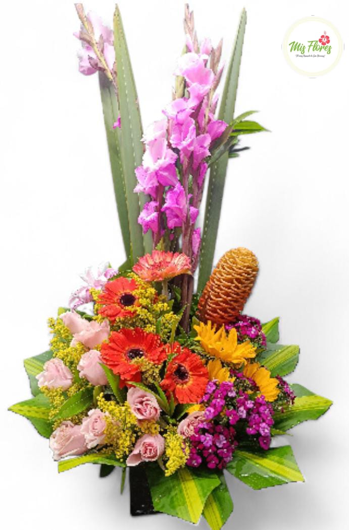 Arreglo Floral Con Rosas Y Girasoles
