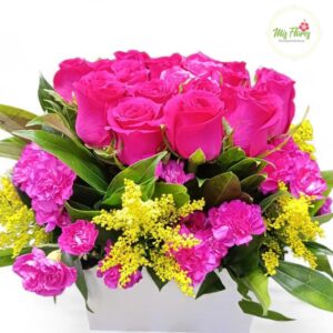 Arreglo floral Con Rosas Y Clavellinas