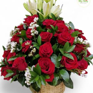 Canasta Con Rosas Rojas  Y Lirios