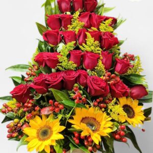 Arreglo Floral Con Rosas Rojas Y Cafeto